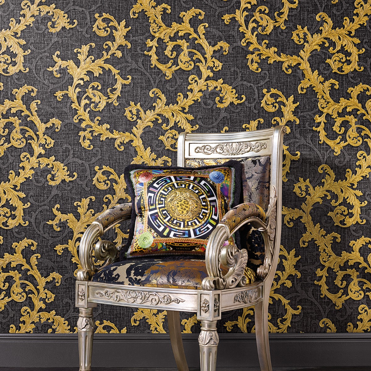 Versace Baroque Floral Trail Wallpaper - Black and Gold - 96231-6 - 10m x 70cm Versace Baroque Floral Trail Wallpaper - Black and Gold - 96231-6 - 10m x 70cm